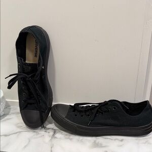 Converse Chuck Taylor All Star Low Top in Black- men’s size 9
